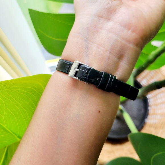 Classic Oasis Rhinestone Watch - Picture 11 of 12